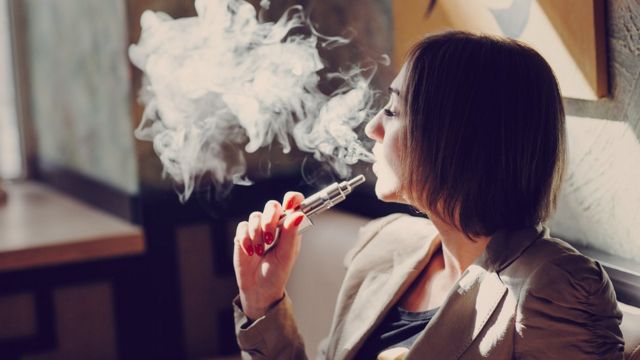 在英国18岁以下吸电子烟违法吗