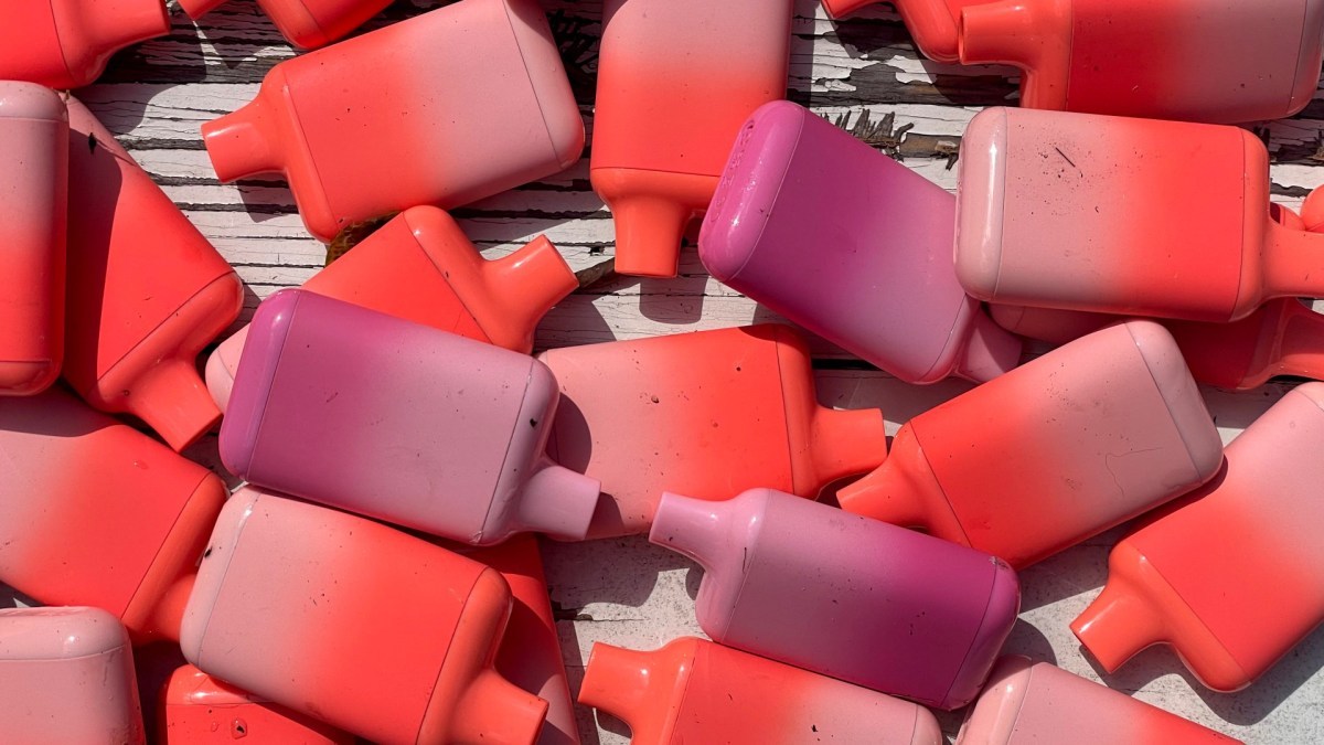 UK E-Cigarette Ban Takes Effect丨Sales of Disposable Products Soar 200%
